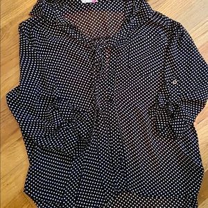 Classy but sexy  black and white top